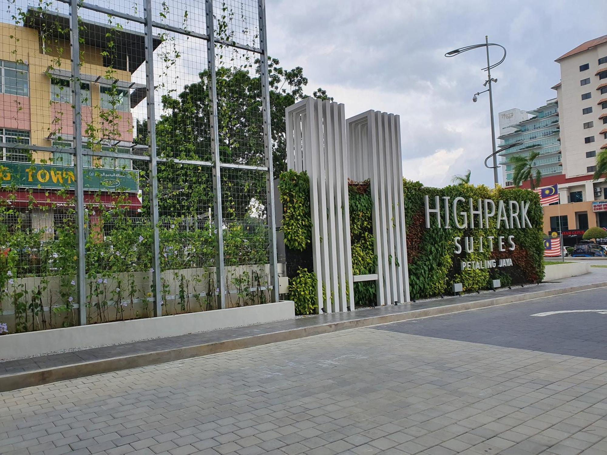 Highpark Suites At Petaling Jaya, Kelana Jaya By Plush Ngoại thất bức ảnh