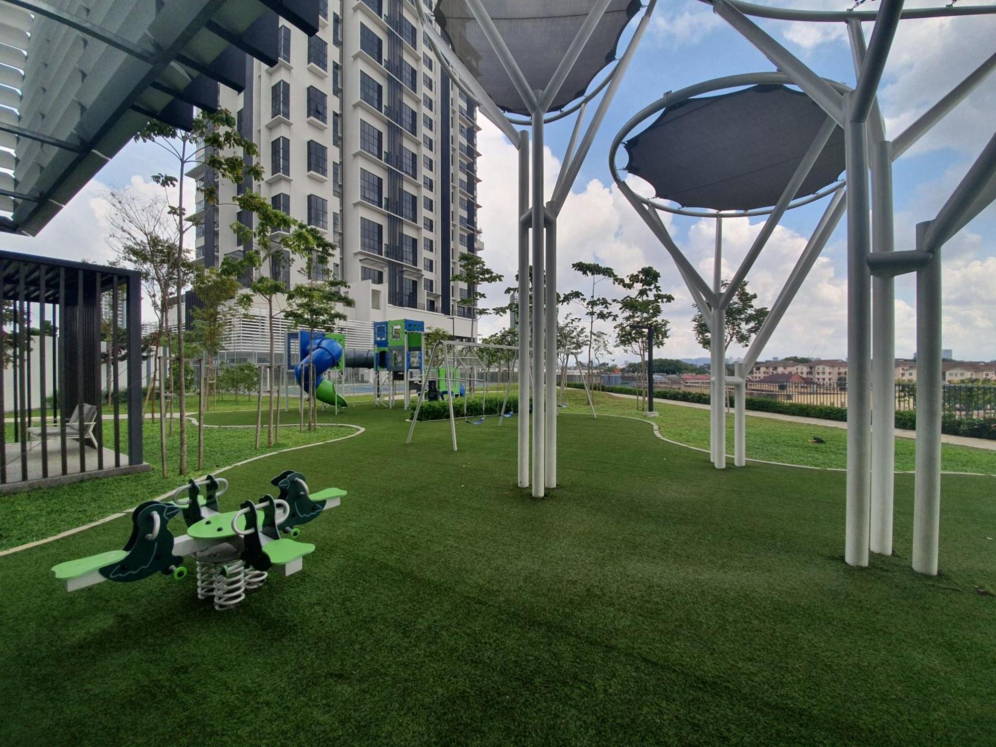 Highpark Suites At Petaling Jaya, Kelana Jaya By Plush Ngoại thất bức ảnh